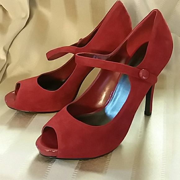 Red Nine West size 5 1/2 never worn red suede heel - Picture 2 of 8